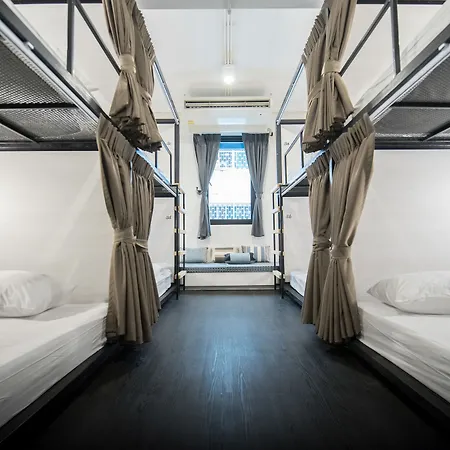 Moon House Hostel - Adults Only